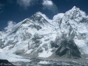 Südseite des Mount Everest mit dem Khumbu-Gletscher