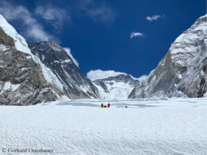 Im Western Cwm, dem "Tal des Schweigens", links der Everest