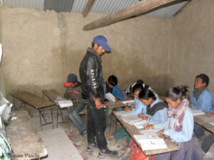 Unterricht in der Behelfsschule in Rama