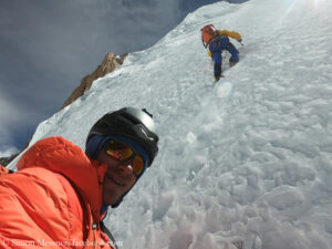 Simon Messner and Martin Sieberer climbing without being roped up on the West Face of Yermanendu Kangri