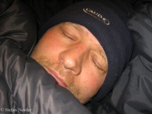 Stefan Nestler im Zelt im Everest-Basislager 2005