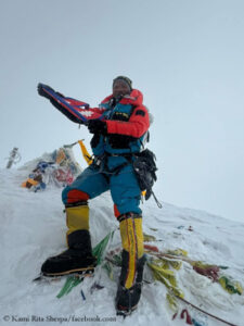 Kami Rita Sherpa am Gipfel des Everest (12. Mai)