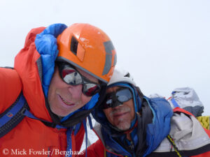 Mick Fowler (l.) und Viktor Saunders auf dem Gipfel des Yawash Sar